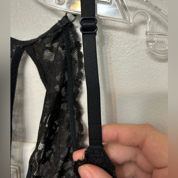 PINK By Victoria's Secret Black Lace Halter V-Neck Underwire Bralette - Picture 7 of 13